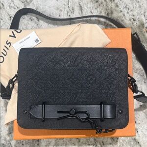 Louis Vuitton Monogram Black Messenger Bag